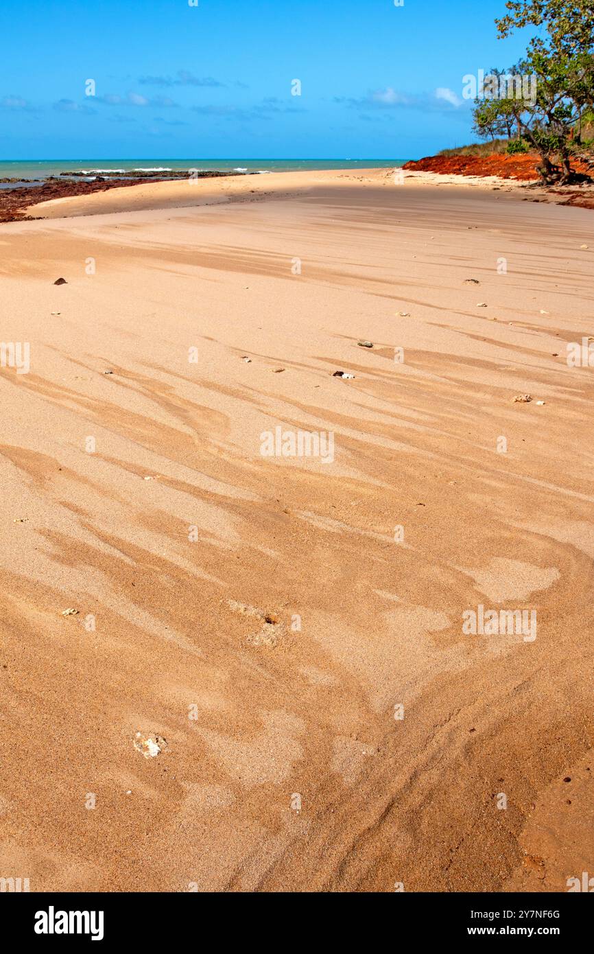 Strand am Rainbow Cliff (Banambarrna) Stockfoto