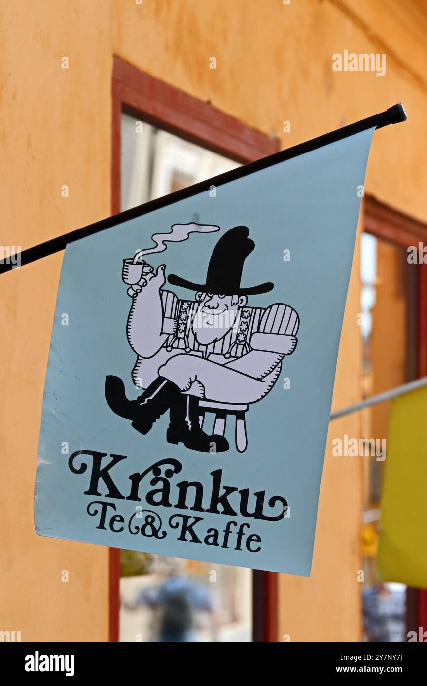 Flagge vor Kranku Tea & Coffee Shop, Visby, Gotland, Schweden Stockfoto