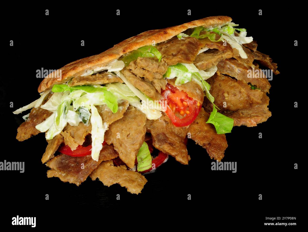 Dönerfleisch mit frischem Salat in Pitta-Brot Stockfoto