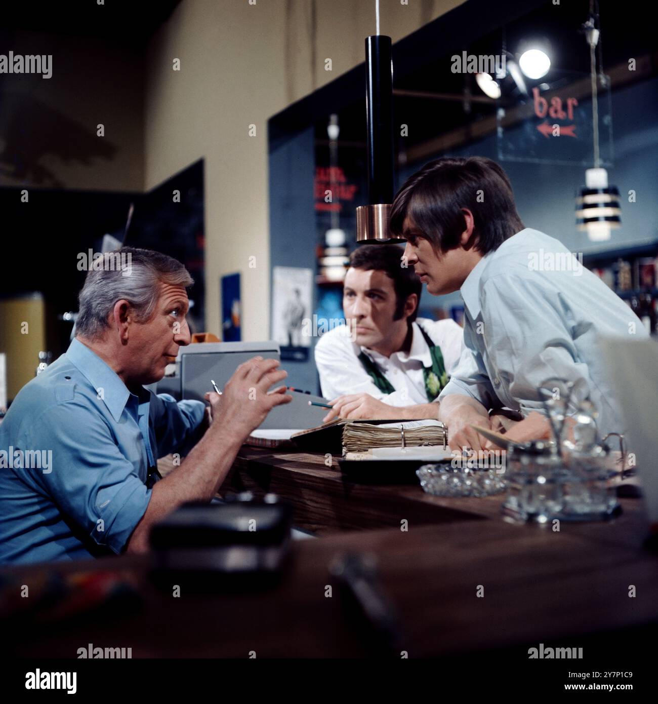 Die vier von der Klangstelle, ZDF Mini-Serie 1969, Musik und Comedy, Folge 1: Ein Drugstore wird eröffnet, Szene: Gunther Philipp, Günther Frank, Louis Neefs Stockfoto