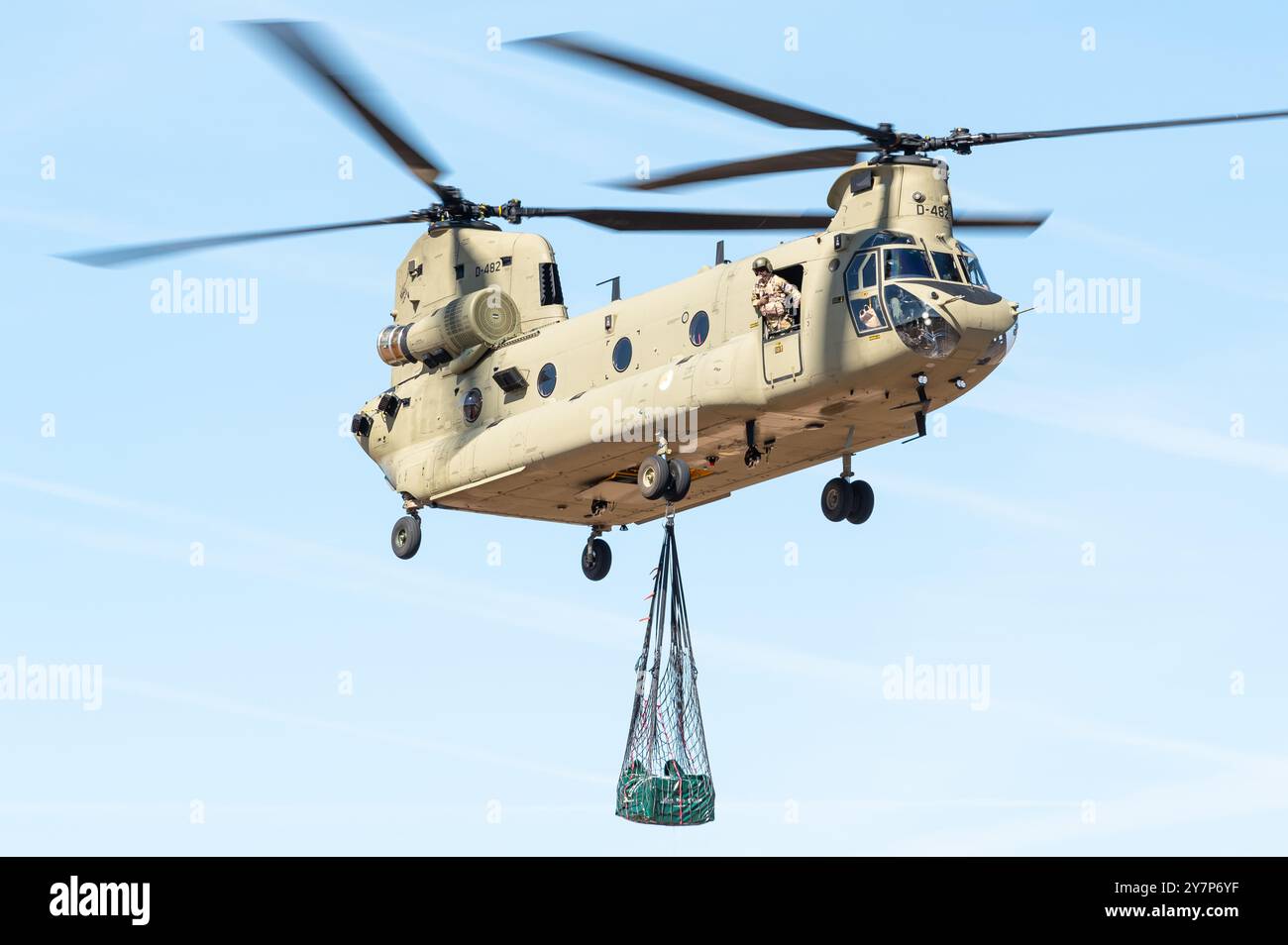 Ein Boeing CH-47F Chinook Militärtransporthubschrauber der Royal Netherlands Air Force. Stockfoto