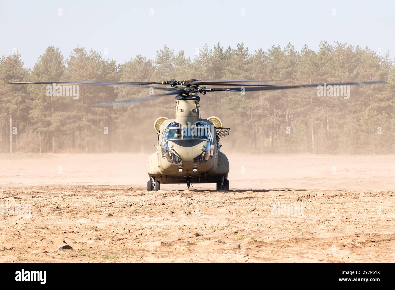 Ein Boeing CH-47F Chinook Militärtransporthubschrauber der Royal Netherlands Air Force. Stockfoto