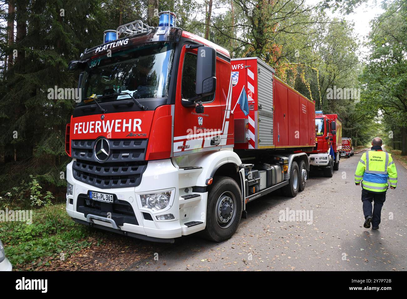 Katastrophenschutz - Länderübergreifende Großübung Eichkater 2024 - Niedersachsen und Bayern üben Bekämpfung von Waldbränden. Feuerwehrfahrzeug, Katastrophenschutz Bayern, Landkreis Deggendorf, Stadt Plattling Celle, DEU, Deutschland, 27.09.2024 *** Katastrophenschutz Landeshauptübung Eichkater 2024 Niedersachsen und Bayern Praxis Waldbrandbekämpfung Feuerwehrfahrzeug, Katastrophenschutz Bayern, Landkreis Deggendorf, Plattling Stadt Celle, DEU, Deutschland, 27 09 2024 Stockfoto