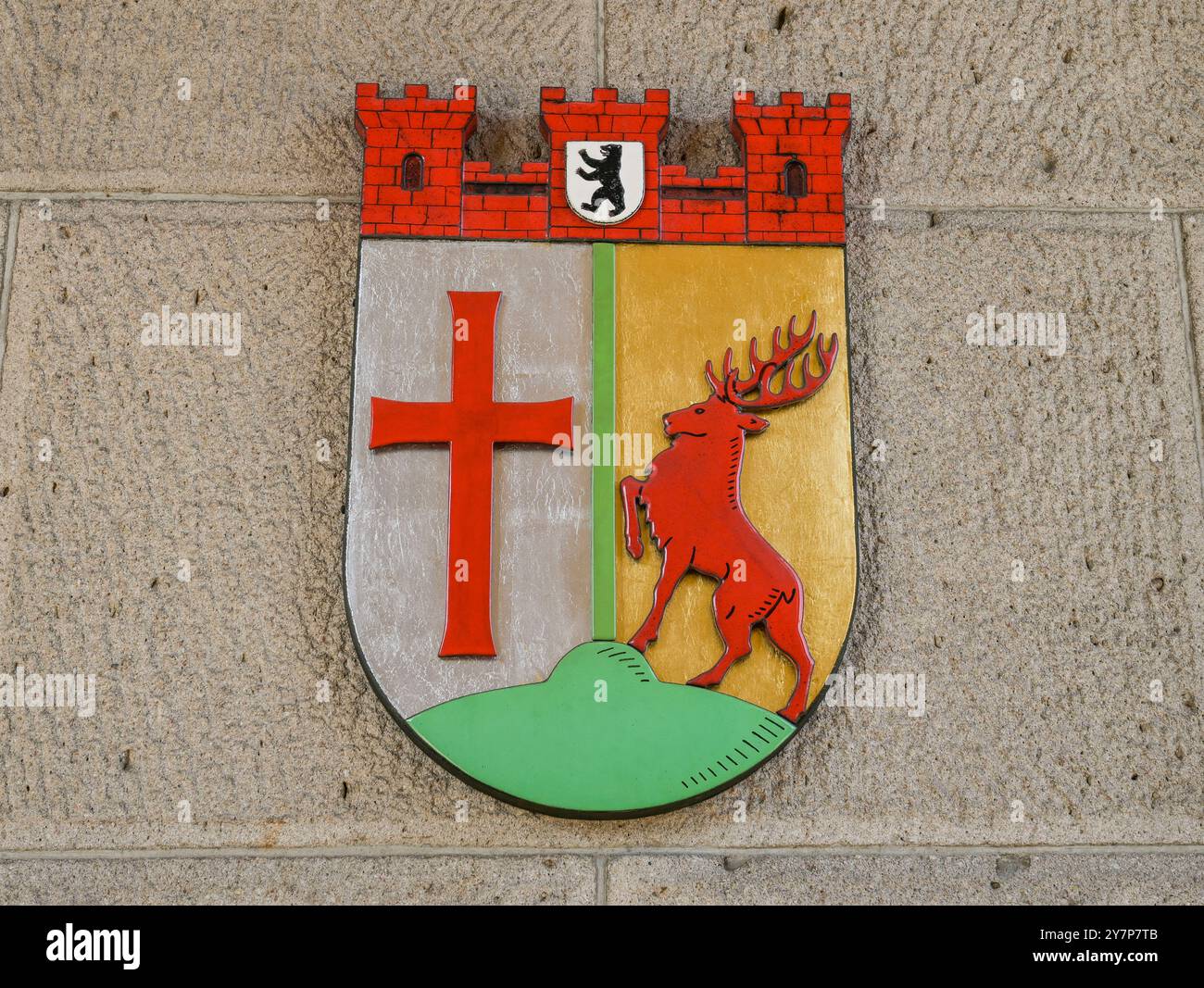 Wappen des Stadtteils Tempelhof-Schöneberg am Rathaus Schöneberg, John-F.-Kennedy-Platz, Schöneberg, Berlin, Deutschland Wappen Bezirk Tempe Stockfoto