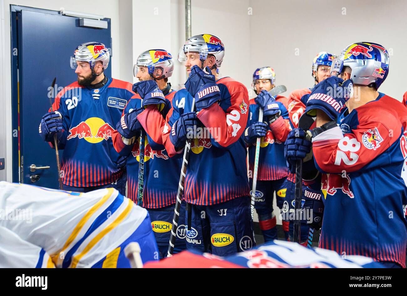 München, Deutschland. September 2024. Andreas Eder, EHC RB MUC 20 Tobias Rieder, EHC RB MUC 8 Jonathan Blum, EHC RB MUC 24 im Freundschaftsspiel der Global Series Challenge EHC RB MÜNCHEN - BUFFALO SABRES 0-5 im SAP Garden in München, 27. September 2024. Saison 2024/2025, Spieltag x, Fotograf: ddp Images/STAR-Images Credit: ddp Media GmbH/Alamy Live News Stockfoto