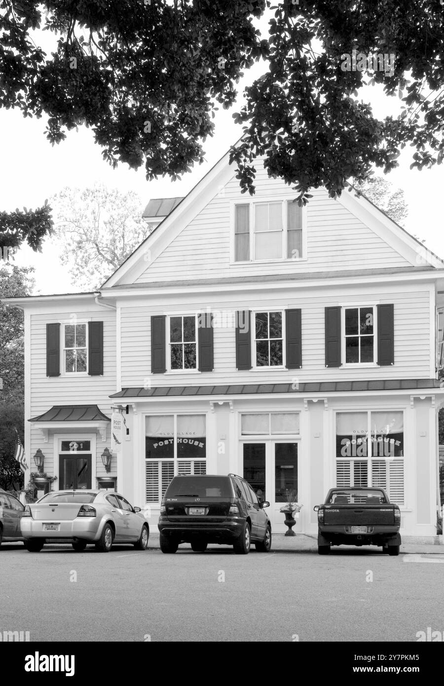 Historisches Old Village Post House in Mount Pleasant, South Carolina, USA, in der Nähe von Charleston. Ein bezauberndes, ikonisches Gebäude im Old Village-Viertel. Stockfoto