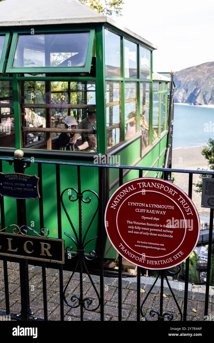 Lynton and Lynmouth Cliff Railway, eine wasserbetriebene Standseilbahn, gebaut 1888. Devon, Großbritannien. Stockfoto