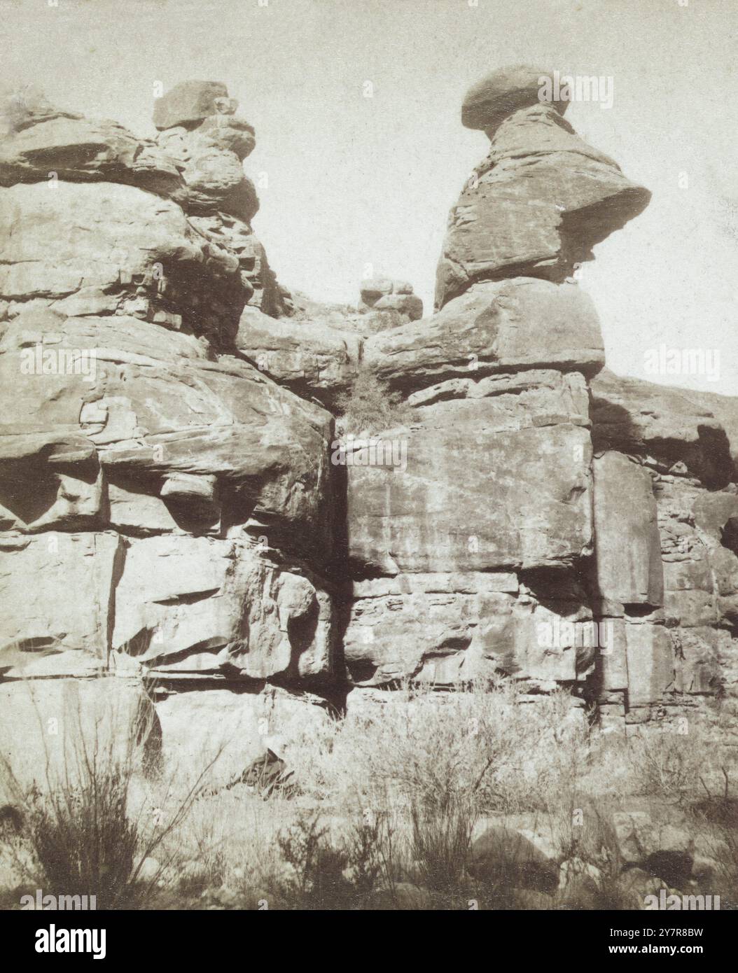 Vintage-Foto von verwittertem Sandstein, Kanab Wash, Colorado River. USA. 1872 (von W. Bell, 1830-1910, Fotograf) Stockfoto