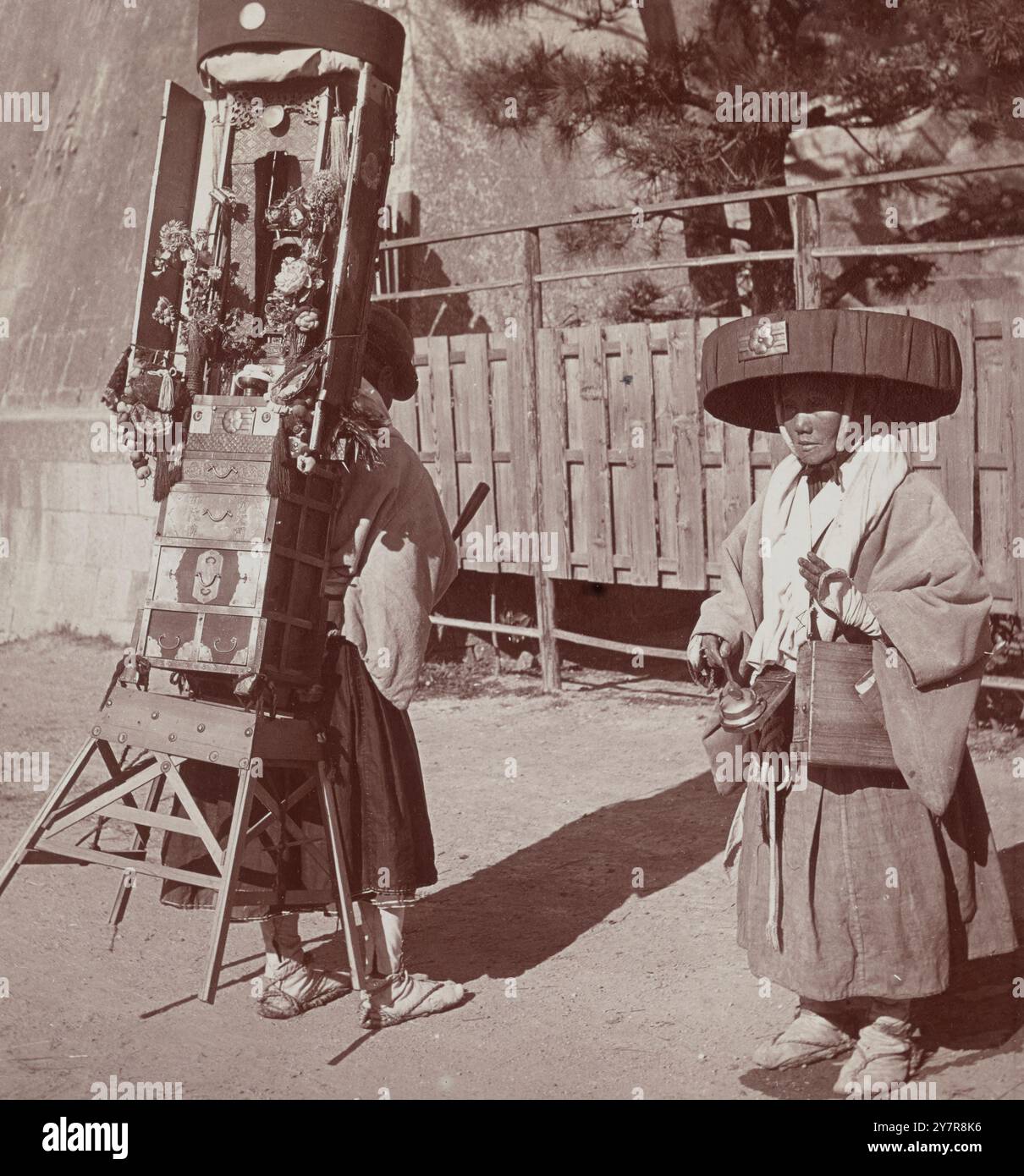 Vintage-Foto von japanischen Pilgern, Japan. 1904 Stockfoto