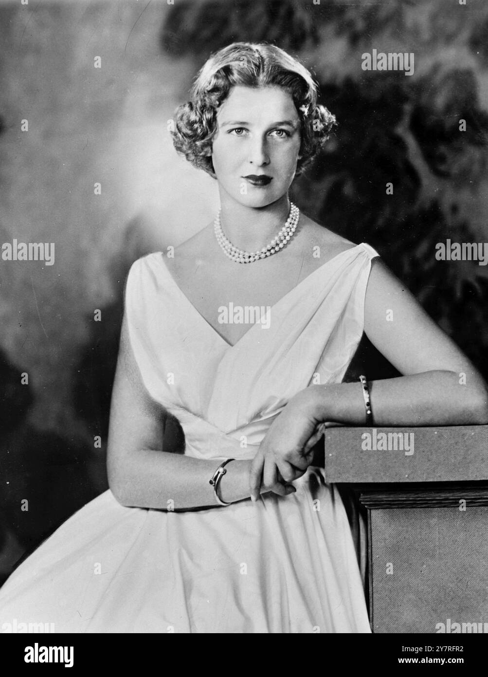 Veröffentlichung am Montag, 21. Dezember 1953, 17. Geburtstag von H.R.H. Prinzessin Alexandra. Prinzessin Alexandra Helen Elizabeth Olga Christabel, Tochter der Herzogin von Kent, feiert am Freitag, den 25. Dezember 1953 ihren 17. Geburtstag. Porträtstudie von Dorothy Wilding; bitte bestätigen. FO/CAMP/PJ/73226 Fotos von internationalen Nachrichten. Stockfoto