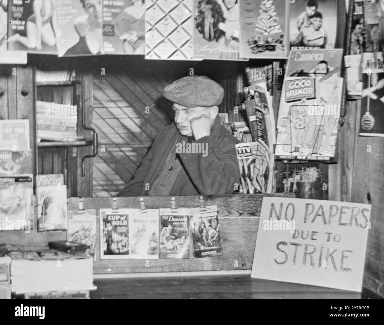 Der Streik der New Yorker Zeitungen geht weiter. 6.12.53. Die Vermittler berichteten weiterhin über "kein Fortschritt", da der Streik, der die Veröffentlichung aller großen Zeitungen in New York City eingestellt hat, nun seinen neunten Tag erreicht hat. Das I.N.P.-Foto zeigt eine Szene, die eine eigene Geschichte des Streiks erzählt. Fotos Von Internationalen Nachrichten. . Stockfoto