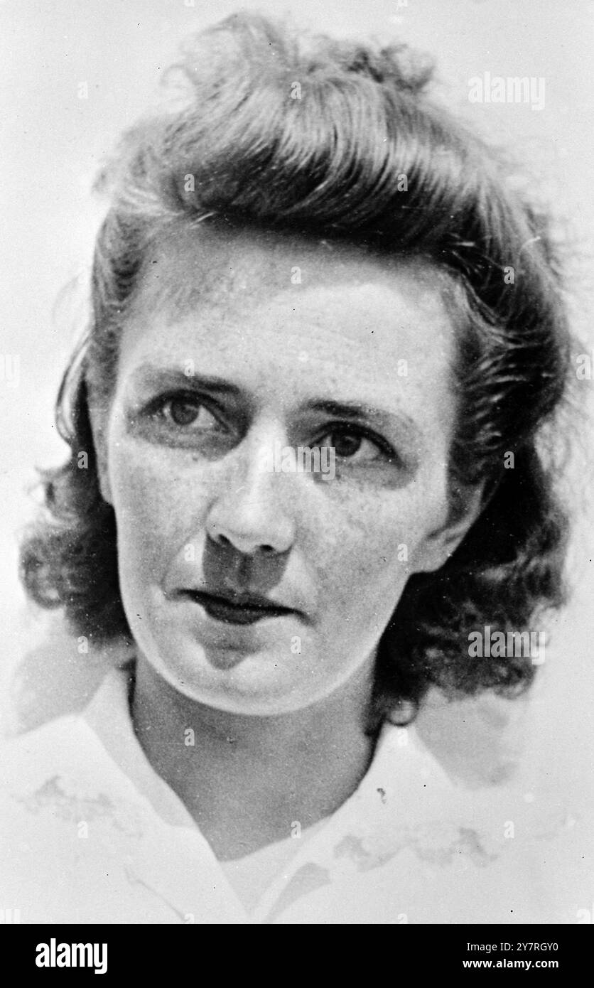 Sieben sterben bei einer Kollision auf See 11.11.53. Sieben Besatzungsmitglieder des schwedischen Schiffes Bjoerkoe kamen ums Leben, als das Schiff nach einer Kollision mit dem amerikanischen Truppenschiff Seawind bei Curhaven am späten Freitagabend sank. Das INP-Foto zeigt Mirjam Eskola, den finnischen Funksprecher, der an Bord des sinkenden Schiffes blieb und Seenot-Nachrichten sendete, nachdem der Rest der Besatzung weg war. Der Captain musste sie schließlich aus dem Radioraum schleppen. 531/PJ/72501 International News Photos. Stockfoto