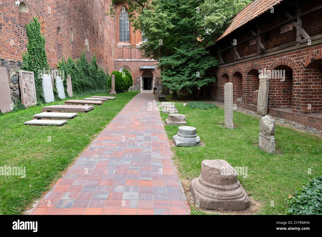 Friedhof für Großmeister in einer mittelalterlichen Burg Stockfoto