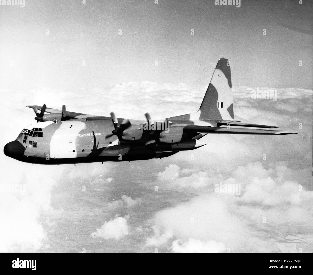RAF LYNEHAM, WILTSHIRE, ENGLAND: Die erste Staffel des RAF Air Support Command, die das Hercules C Mark 1 Flugzeug mit der Nummer 36 fliegt, wurde nun bei der RAF Lyneham, Wilts, gebildet. Die Einführung der Hercules C-130 - 66 wurde angeordnet - wird die Fähigkeit der taktischen Streitkräfte des Air Support Command erheblich erhöhen. Ein Großteil der Ausrüstung in den amerikanischen Flugzeugen stammt aus britischem Design und Fertigung.25. September 1967 Stockfoto