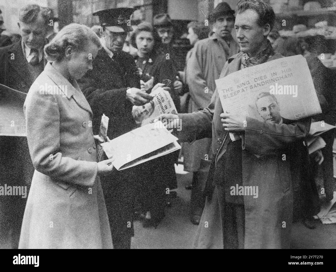 KÖNIG STIRBT FRIEDLICH IM SCHLAF. 6,2.52. Aus Sandringham wurde heute Morgen um 10,45 Uhr bekannt gegeben, dass seine Majestät König Georg VI. In den frühen Morgenstunden friedlich im Schlaf starb. Ihre Majestät die Königin und Prinzessin Margaret sind ebenfalls in Sandringham, wo seine Majestät einen kurzen Urlaub verbracht hatte. FOTO ZEIGT: Mr. Attlee kommt heute in Downing Street 10 zum Notfalltreffen an. Stockfoto