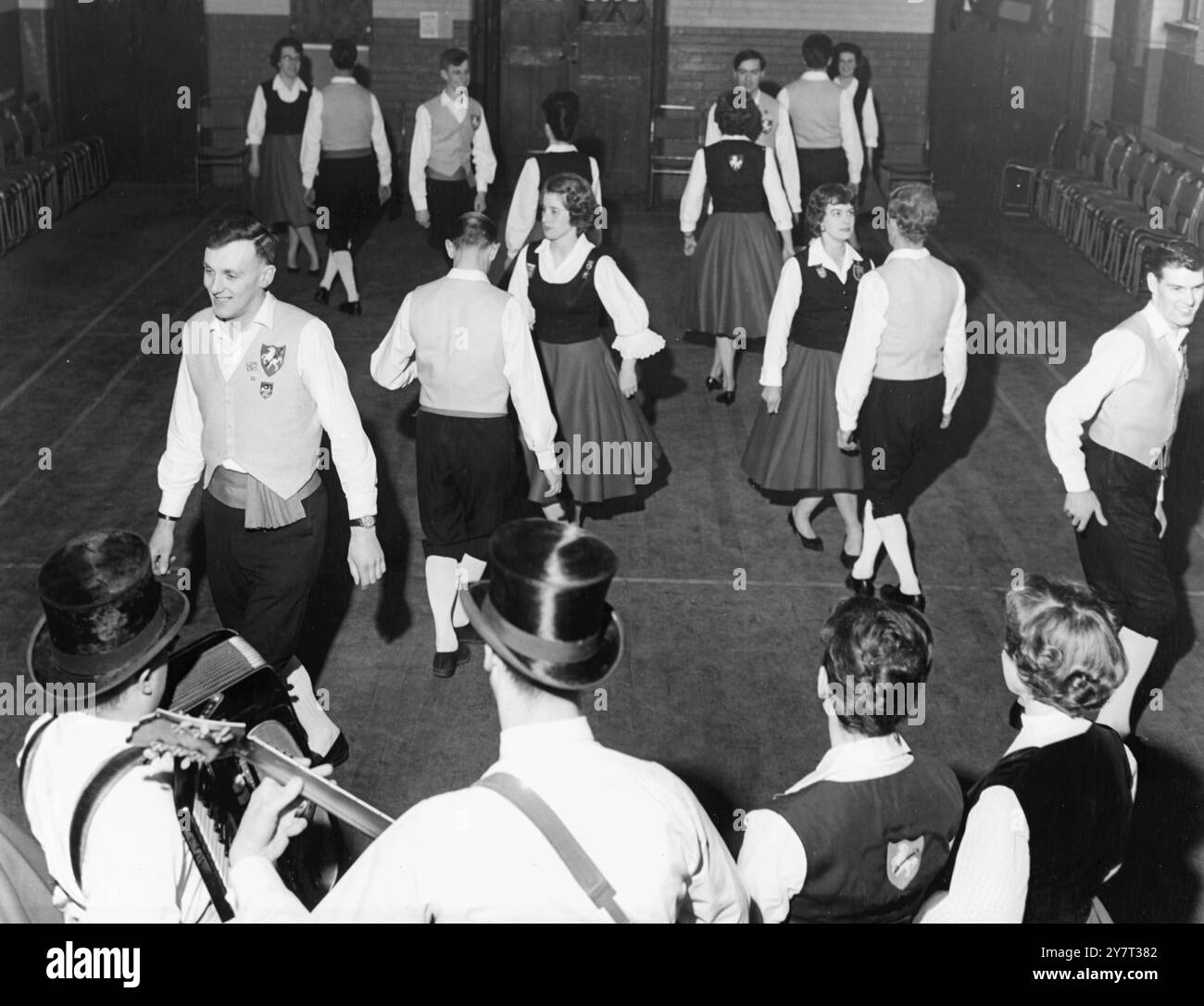 Vorbereitung auf das Berliner Festival -- für die Kentisch-Reisenden - das Folk Dance Team mit Mitgliedern aus dem ganzen Land - denn sie werden in Kürze zu einem internationalen Volkslied- und Tanzfestival in Berlin abreisen. Sie wurden nach ihrer erfolgreichen Südafrika-Tour im vergangenen Jahr eingeladen . - - - - - 30. Mai 1962 Stockfoto