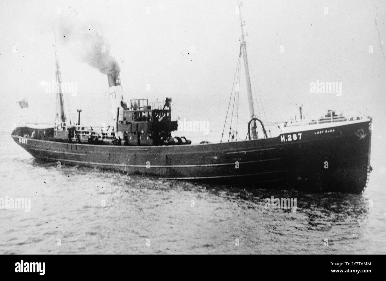 MOSKAU NACH BRITISCHEM TRAWLER GEFRAGT 5. Mai 1950 hier ist der Grimsby-Trawler Etruria (ehemals Lady Elsa) über die gemeldete Festnahme, die der britische Botschafter in Moskau durch ein sowjetisches Kanonenboot angewiesen hat, sich beim sowjetischen Auswärtigen Amt zu erkundigen. Am 19. April segelte der Trawler von Grimsby aus und wurde später gemeldet, dass er in der Barentssee vor der russischen Küste fischte. Stockfoto