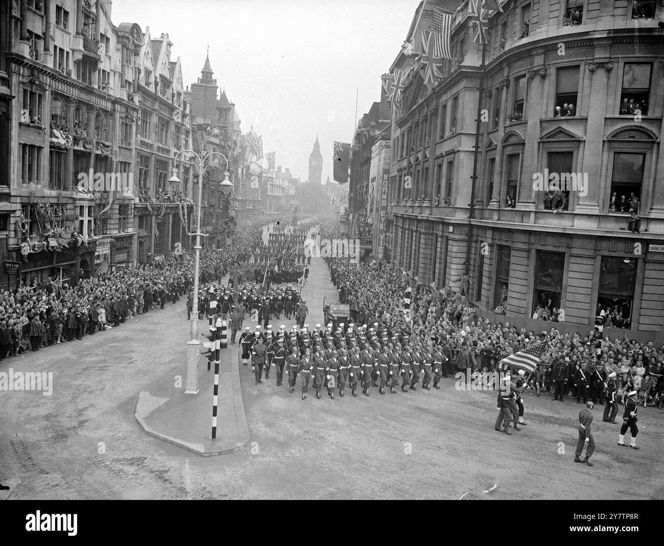 United States Kontingent bei der Siegesparade in London - 8. Juni 1946 - die Londoner Siegesfeiern 1946 waren die Siegesfeiern des britischen Commonwealth, des Empire und der Alliierten, die nach der Niederlage von Nazi-Deutschland und Japan im Zweiten Weltkrieg stattfanden Stockfoto