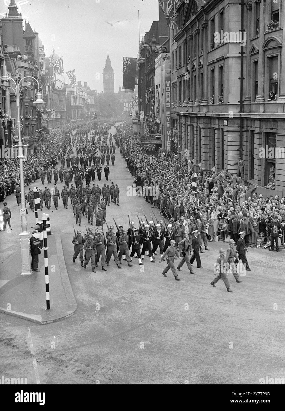 Belgisches Kontingent bei der Siegesparade London - 8. Juni 1946 - die Londoner Siegesfeiern 1946 waren die Siegesfeiern des britischen Commonwealth, des Empire und der Alliierten nach der Niederlage von Nazi-Deutschland und Japan im Zweiten Weltkrieg Stockfoto