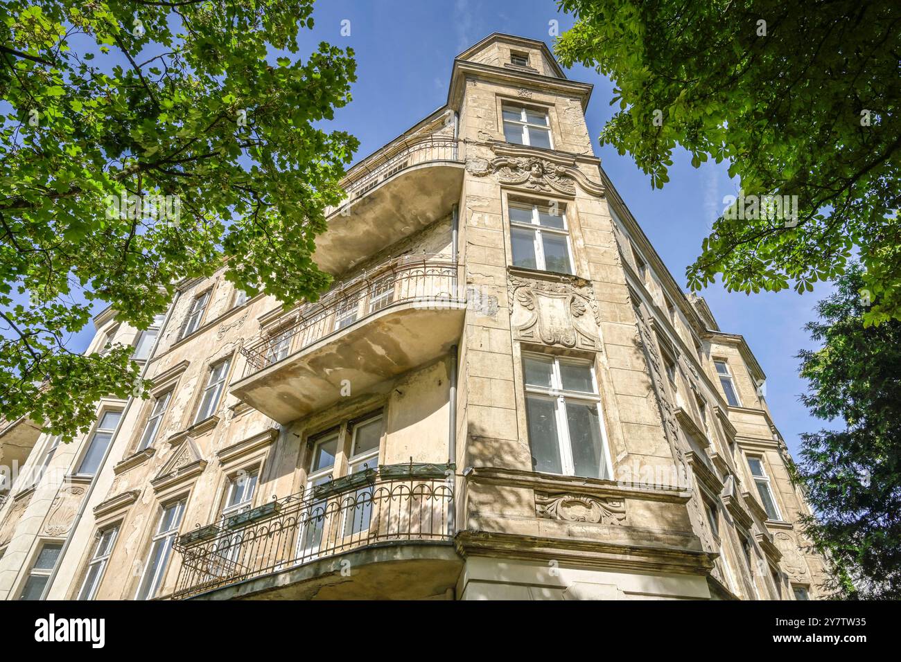 Leeres Wohnhaus Stubenrauchstraße Ecke Odenwaldstraße, Friedenau, Berlin, Deutschland, Leerstand Wohnhaus Stubenrauchstraße Ecke Odenwaldstraße Stockfoto