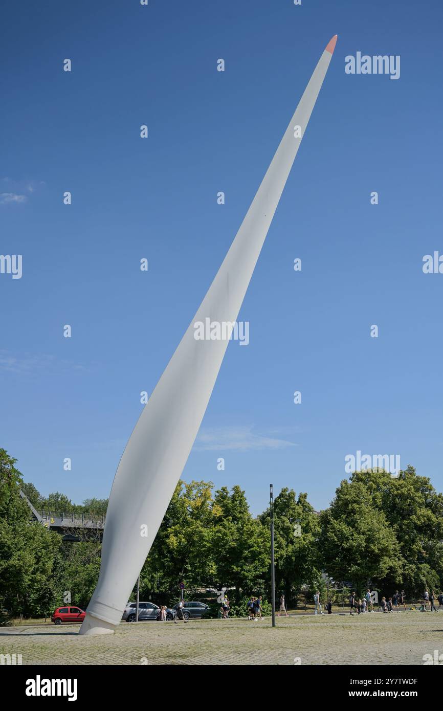 44 Meter langes Rotorblatt, Windkraftanlage Vestas V90 von 2010, Deutsches Technisches Museum, Trebbiner Straße, Tempelhofer Ufer, Kreuzberg, Friedrichsha Stockfoto