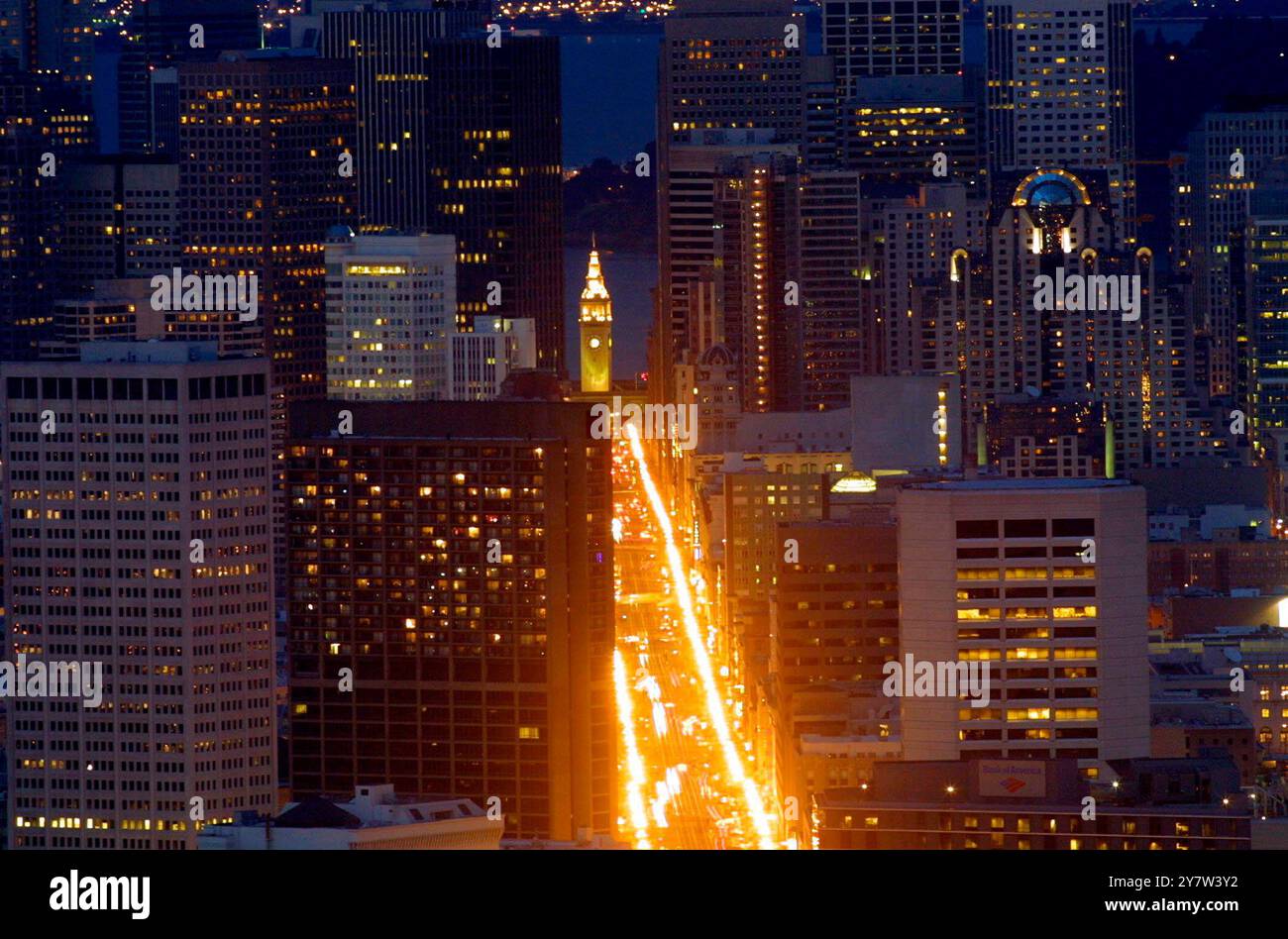 San Francisco, Kalifornien: Blick auf die Market Street am Ende des 14. Tages einer Stufe 3 Stromwarnung für den Staat Kalifornien. Januar 2001 Stockfoto