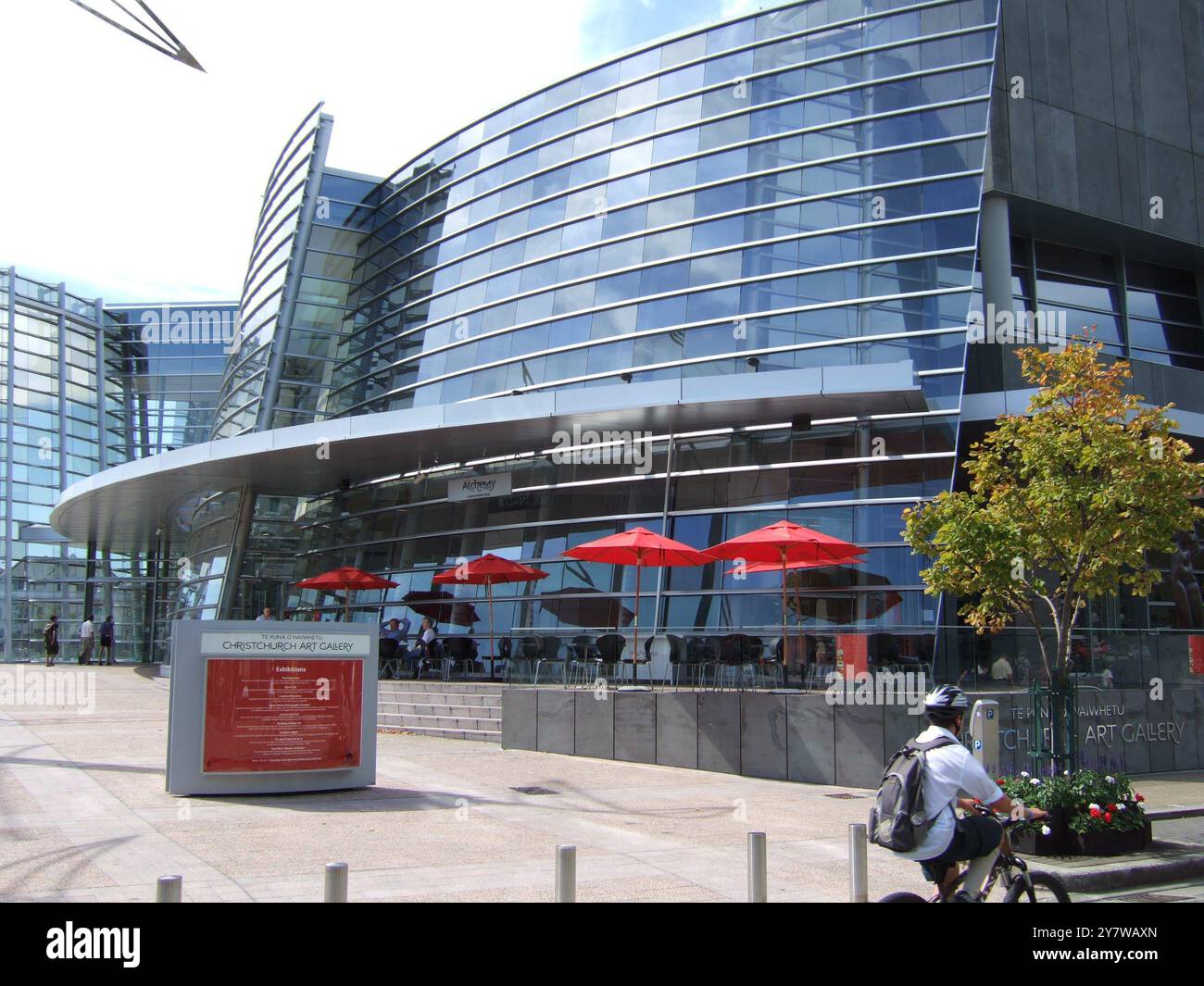 CHRISTCHURCH ART GALLERY (Te Puna o Waiwhetu) - Worcester Boulevard, Christchurch, Canterbury, South Island, 8015, New Zealand NZ Tel: +64 (0)3 941 7300 die spektakuläre Galerie im Zentrum von Christchurch, an der Ecke Worcester Boulevard und Montreal Street, ist eine der neuesten Kunstgalerien der Stadt, die 2003 als Ersatz für die Robert McDougall Art Gallery erbaut wurde. Die Christchurch Art Gallery ist ohne Zweifel die führende Kunstgalerie in ganz Canterbury und bietet zahlreiche Kunstgalerien auf drei separaten Etagen, darunter Touring Exhibition Art Galeries, die Borg Henry Gallery, Stockfoto