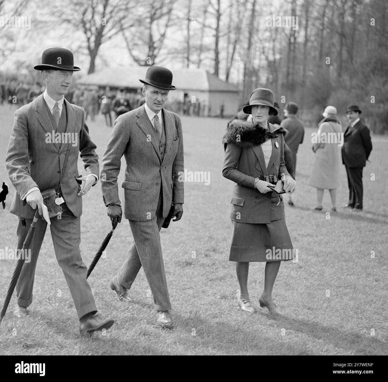 Epsom Spring Race Meeting auf der Epsom Rennbahn. Lord Killeen , Captain Kirk und Lady Killeen . 1928 Stockfoto