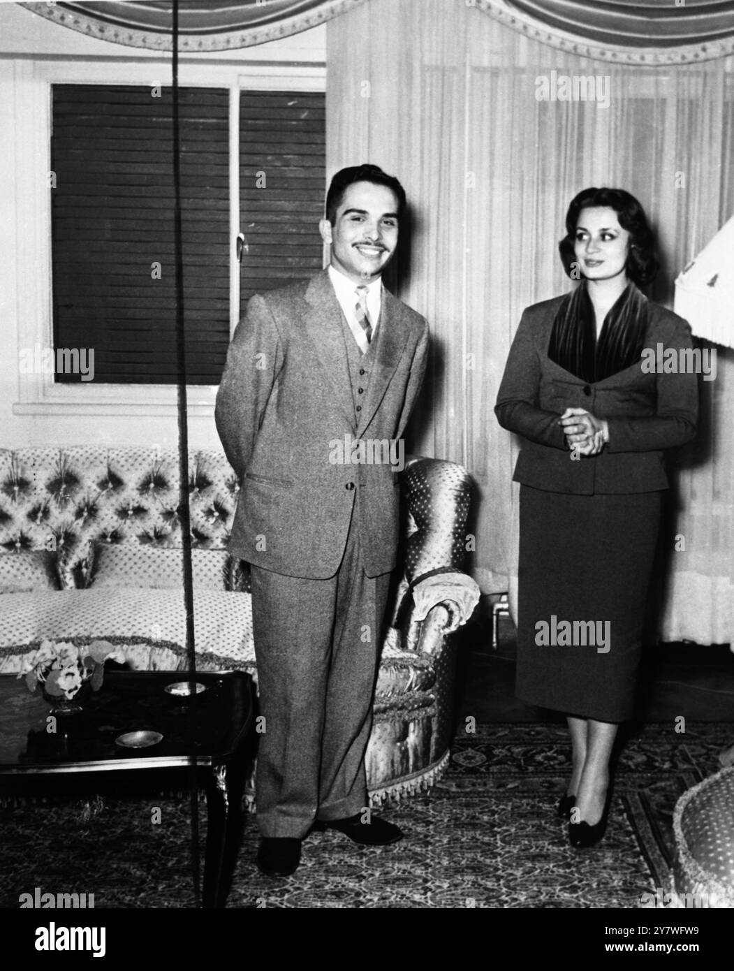 König Hussein von Jordon mit seiner Königin Dina. Januar 1957 Stockfoto
