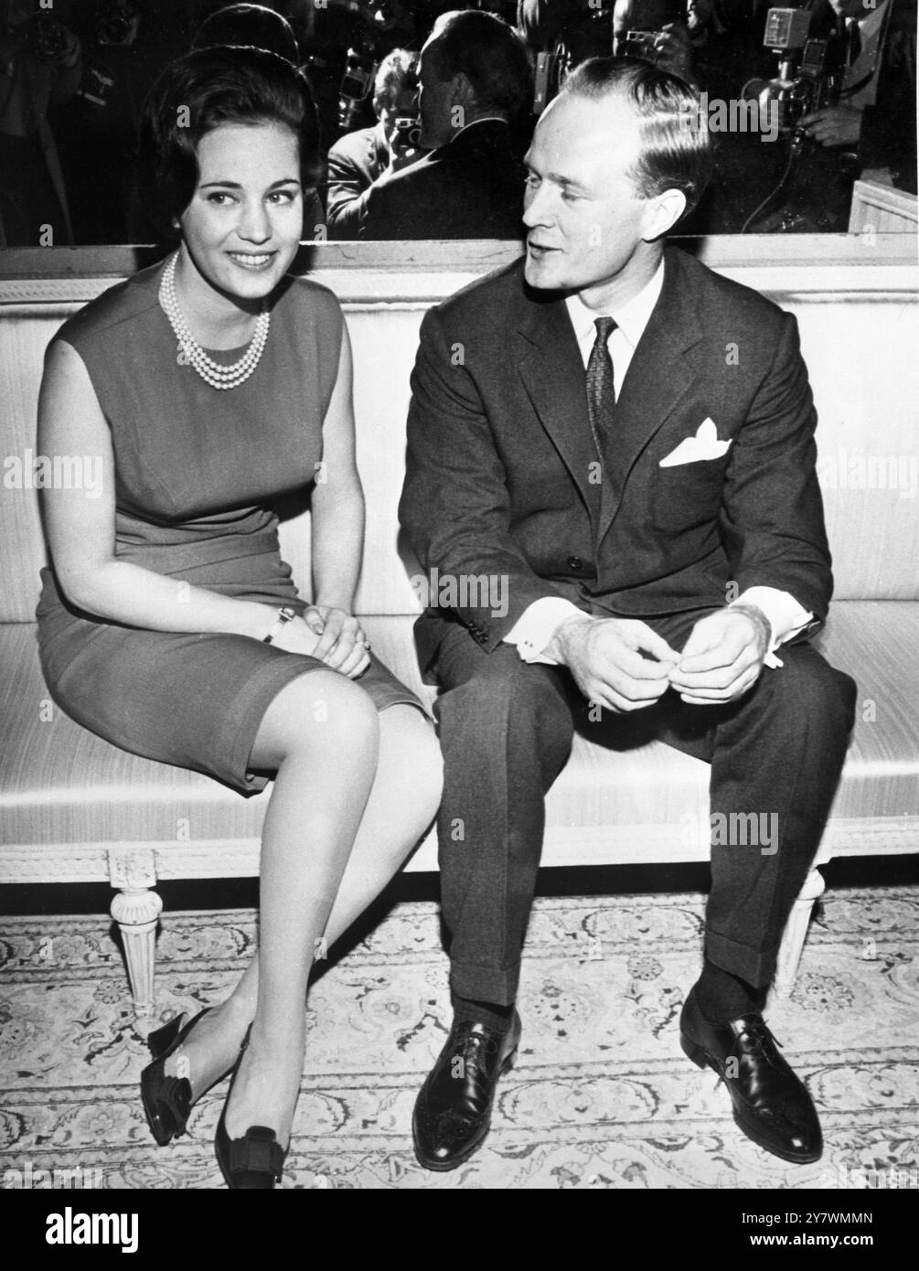 Kopenhagen , Dänemark - Offizielles Verlobungsfoto von Prinzessin Benedikte 22 von Dänemark und Prinz Richard zu Sayn-Wittgenstein-Berleburg 32 von Deutschland - auf Schloss Amalienborg kurz nach Bekanntgabe ihrer Verlobung - 16. März 1967 ©TopFoto Stockfoto