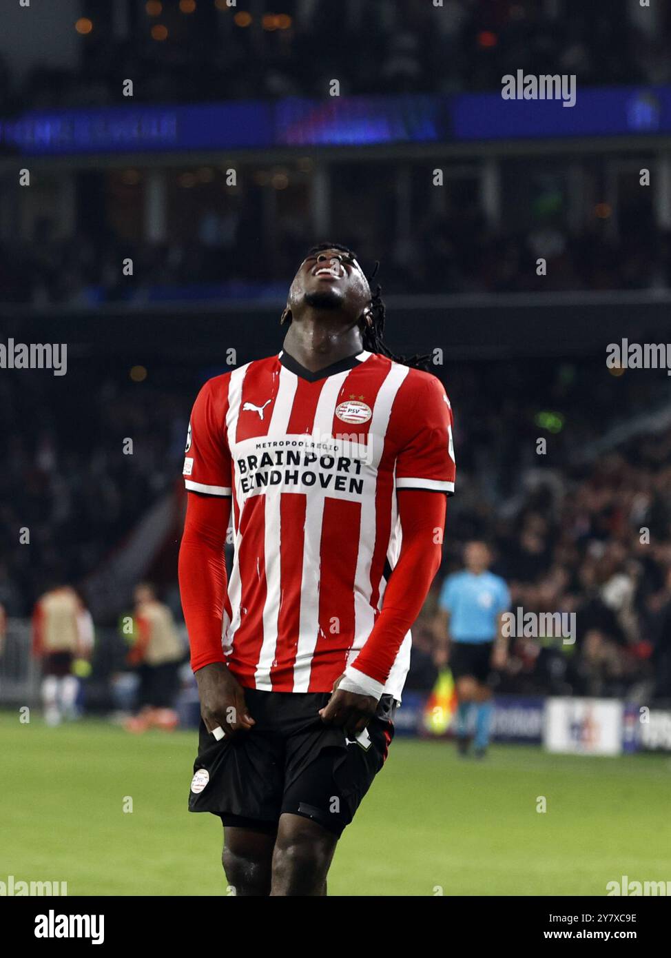 EINDHOVEN: Johan Bakayoko vom PSV Eindhoven bricht beim UEFA Champions League-Spiel zwischen PSV Eindhoven und Sporting CP am 1. Oktober 2024 im Phillips Stadium in Eindhoven, Niederlande, ab. ANP MAURICE VAN STEEN Stockfoto