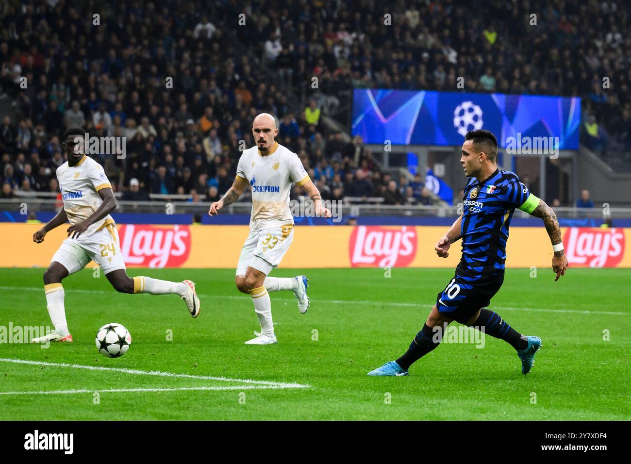 Mailand, Italien. 1. Oktober 2024. Lautaro Martinez vom FC Internazionale erzielte während des Fußballspiels der UEFA Champions League 2024/25 zwischen dem FC Internazionale und dem FK Crvena Zvezda ein Tor. Quelle: Nicolò Campo/Alamy Live News Stockfoto