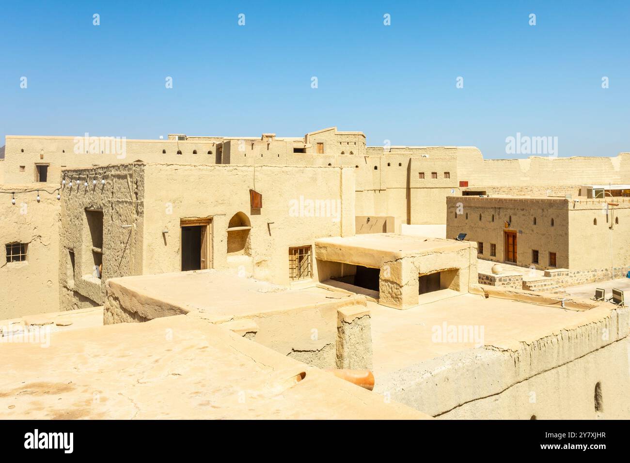 Bahla arabisches Wüstenschloss Fort Innenhof Straßen und Gebäude, Bahla, Oman Stockfoto