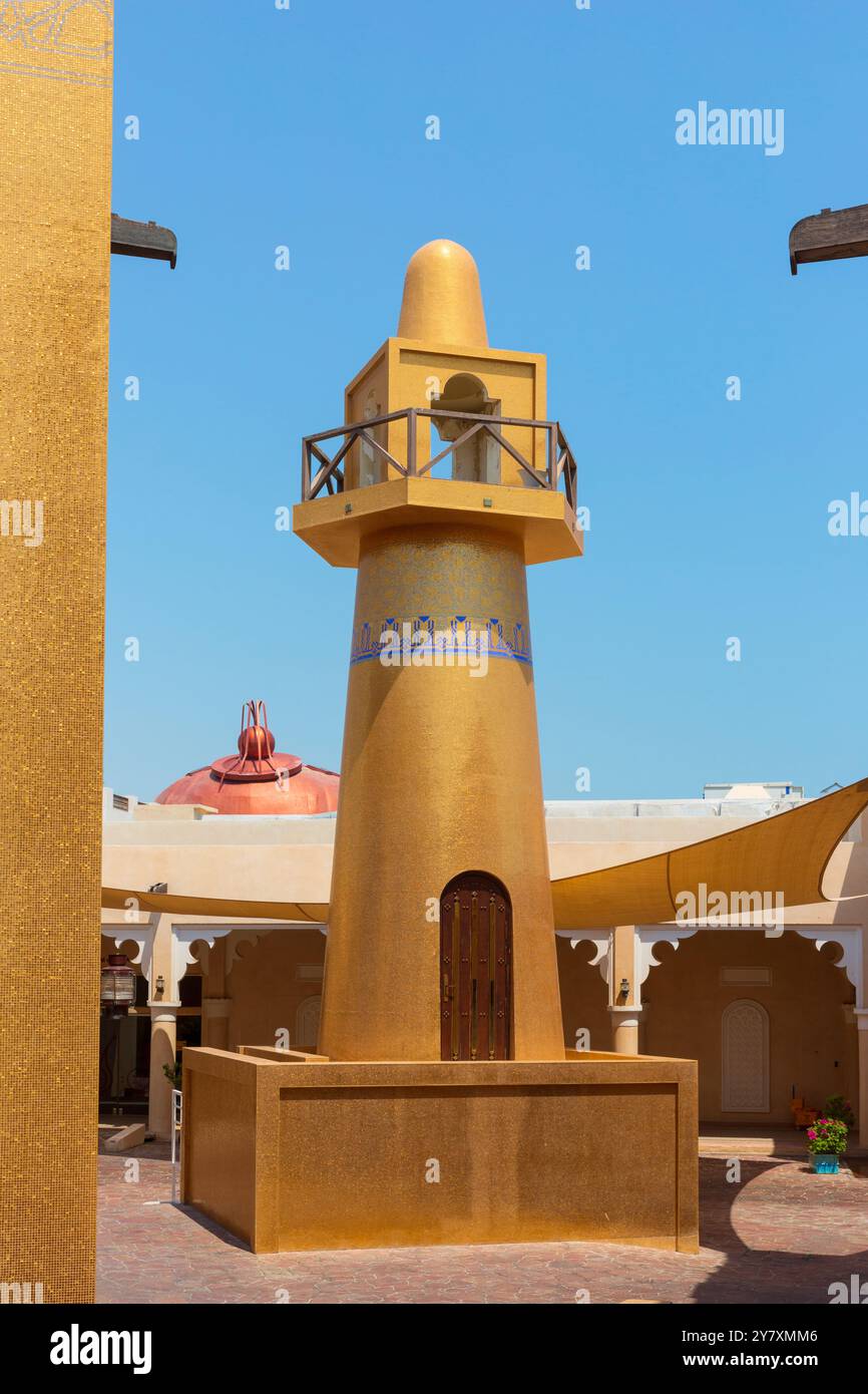 Das Minarett der Goldenen Moschee (Masjid) im Katara Cultural Village in Doha, Katar Stockfoto