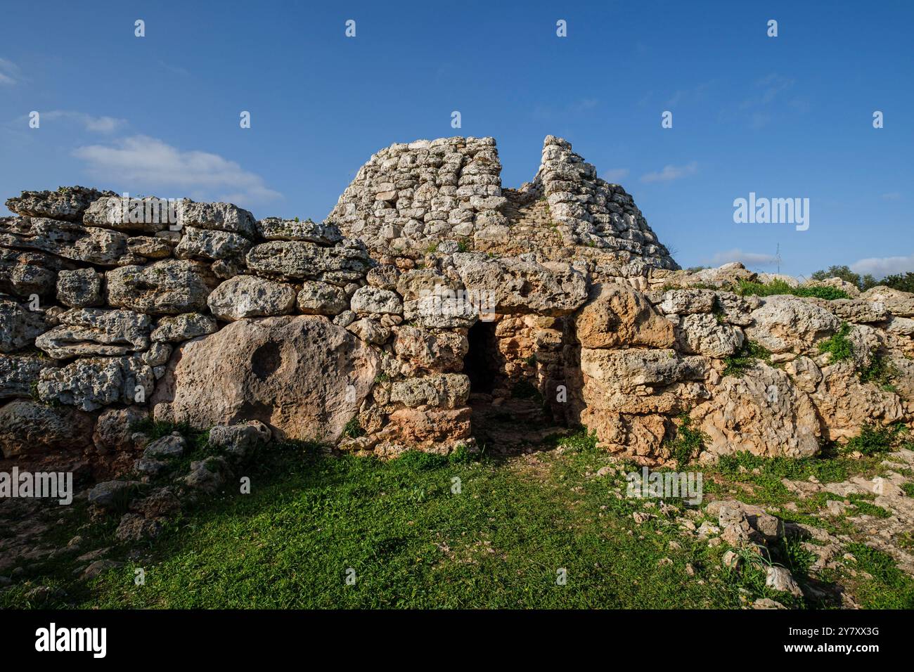 Cornia Nou, konisches Talayot und angeschlossenes Gebäude, Maó, Menorca, Balearen, Spanien Stockfoto