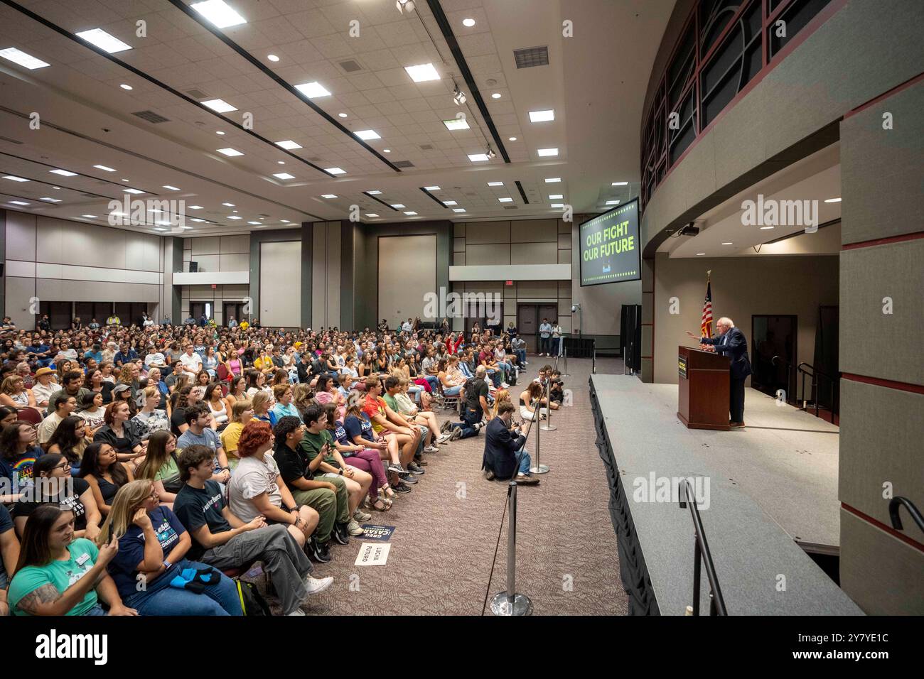 San Marcos, Tx, USA. Oktober 2024. US-Senatorin BERNIE SANDERS spricht während eines unseren Kampfes, unserer zukünftigen Get-out-the-Vote-Progressive Studentenversammlung an der Texas State University am 1. Oktober 2024. Mehrere hundert Studenten hörten den demokratischen Stars zu, die im November für ein Harris-Walz-Präsidentschaftsticket plädierten. (Kreditbild: © Bob Daemmrich/ZUMA Press Wire) NUR REDAKTIONELLE VERWENDUNG! Nicht für kommerzielle ZWECKE! Stockfoto