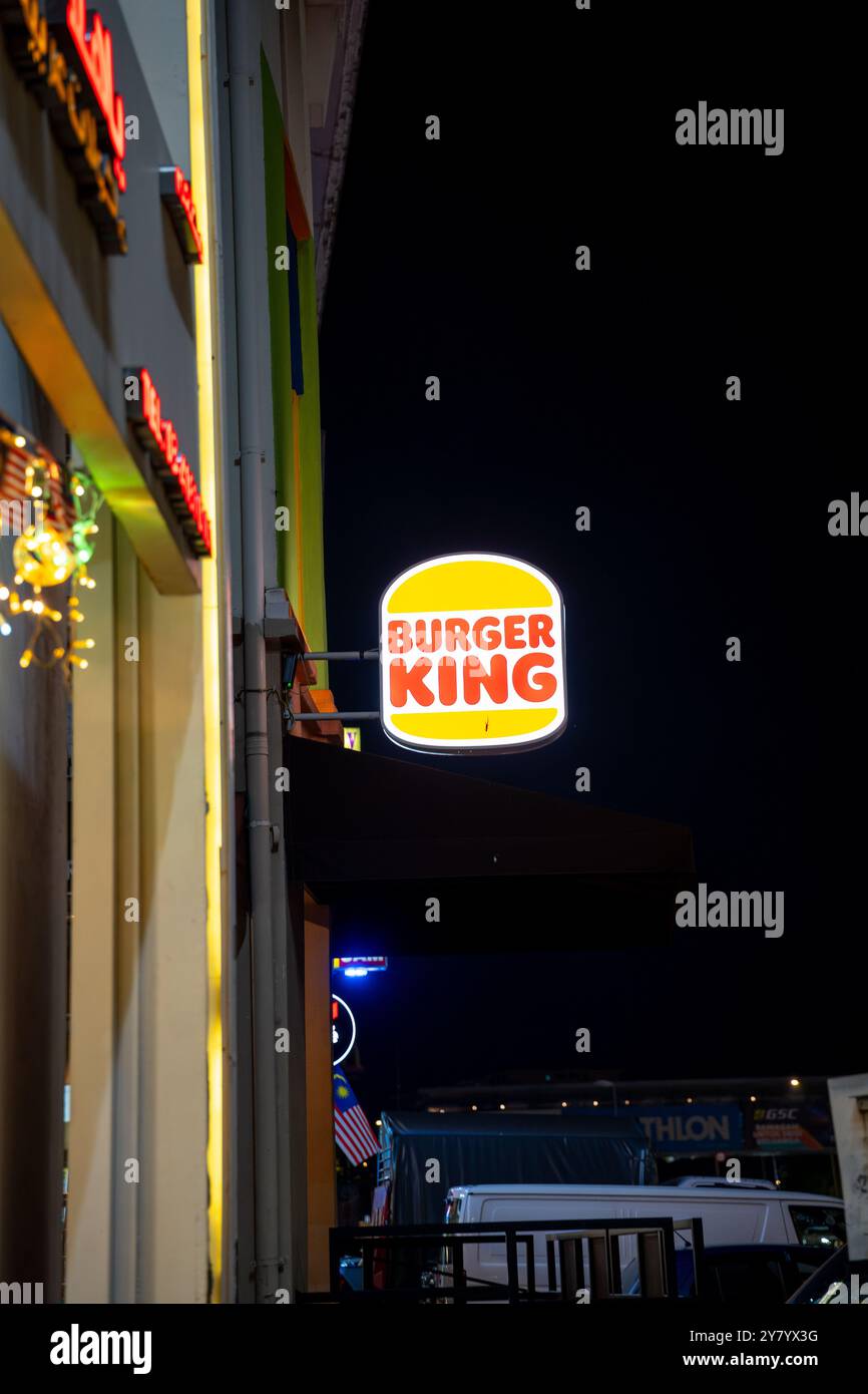 Burger King Neon-Schild Beleuchtet Die Nächtliche Urban Street Stockfoto