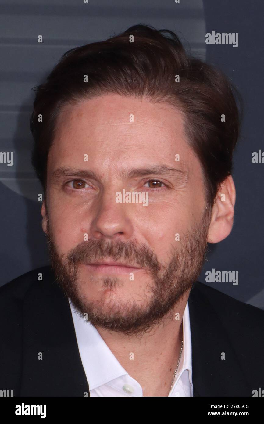 Daniel Brühl 10/01/2024 Los Angeles Red Carpet Premiere der HBO Original Comedy Series „The Franchise“ im Paramount Theatre in Hollywood, CA Foto von Izumi Hasegawa/Hollywood News Wire Inc Quelle: Hollywood News Wire Inc./Alamy Live News Stockfoto