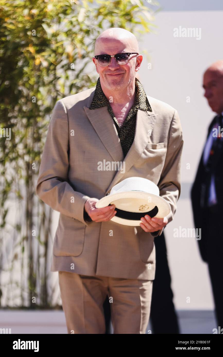 Cannes, Frankreich. Mai 2024. Jacques Audiard trifft am 19. Mai 2024 während des 77. Festivals de Cannes beim Fotogespräch von Emilia Perez in Cannes ein (Foto: Alessandro Bremec/NurPhoto). Quelle: NurPhoto SRL/Alamy Live News Stockfoto