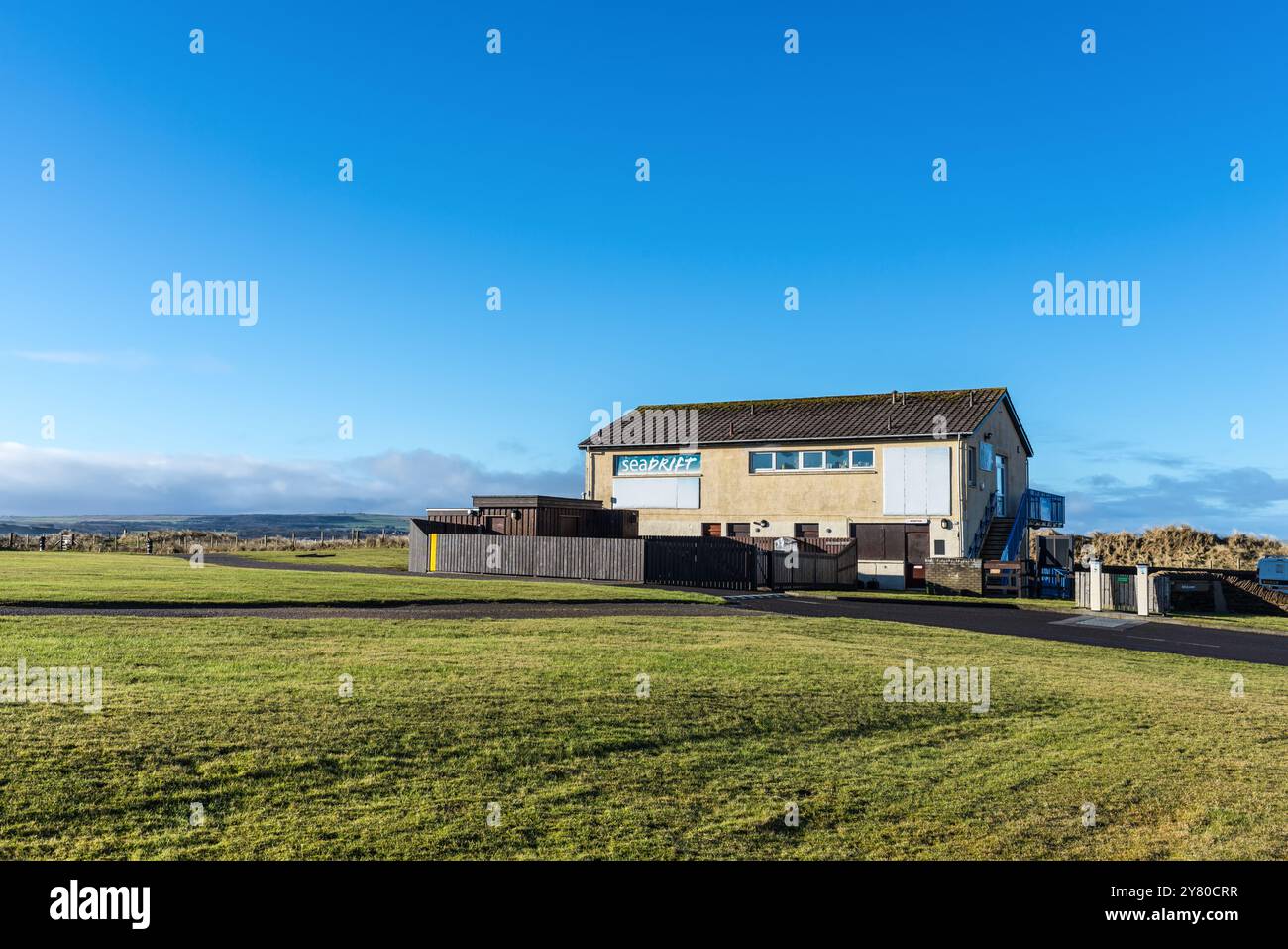 Dunnet, Schottland - 16. Februar 2024: Campingplatz Dunnet Bay Caravan and Motorhome Club in Highlands, Schottland, Vereinigtes Königreich. In der Nähe von Dunnet Head, dem Stockfoto