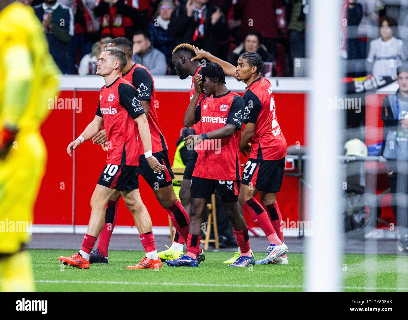 Leverkusen, BayArena, 01.10.2024: Victor Boniface aus Leverkusen feiert beim Champions League Spiel Bayer 04 Leverkusen gegen AC Mailand das 1:0 Tor. Stockfoto