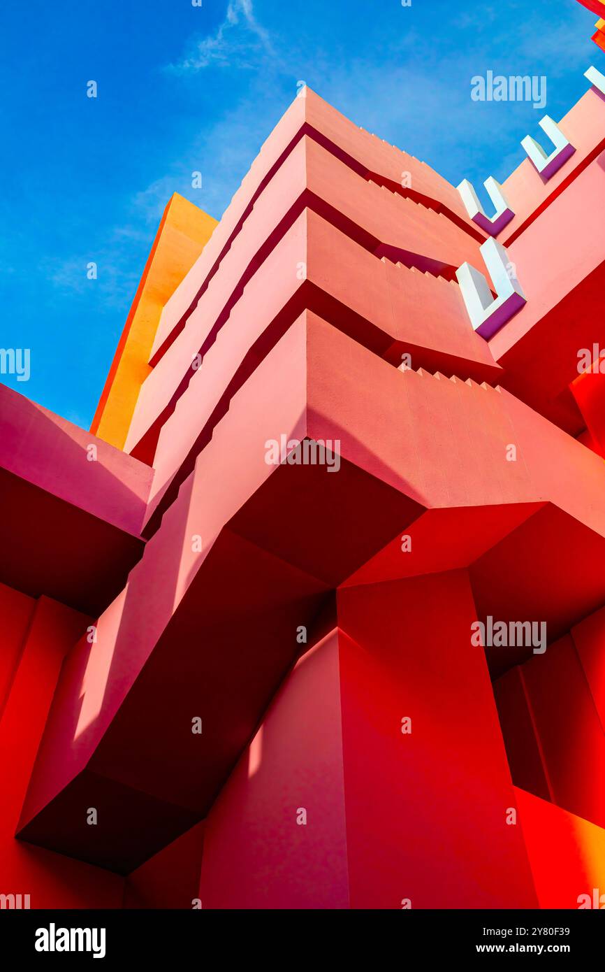 Spanien, Calpe (oder Calp): Spanien, Calpe (oder Calp): La Muralla Roja (Rote Mauer), Apartmentkomplex an der Costa Blanca, entworfen vom Architekten Ricardo Stockfoto