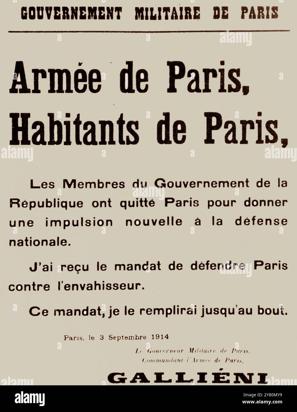 Kriege 1914–1918: General Gallieni, Gouverneur von Paris, gibt bekannt, dass die Regierung in der Hauptstadt und erklärt, dass sie sich für die Verteidigung der Stadt engagieren, am 3. September 1914. Stockfoto