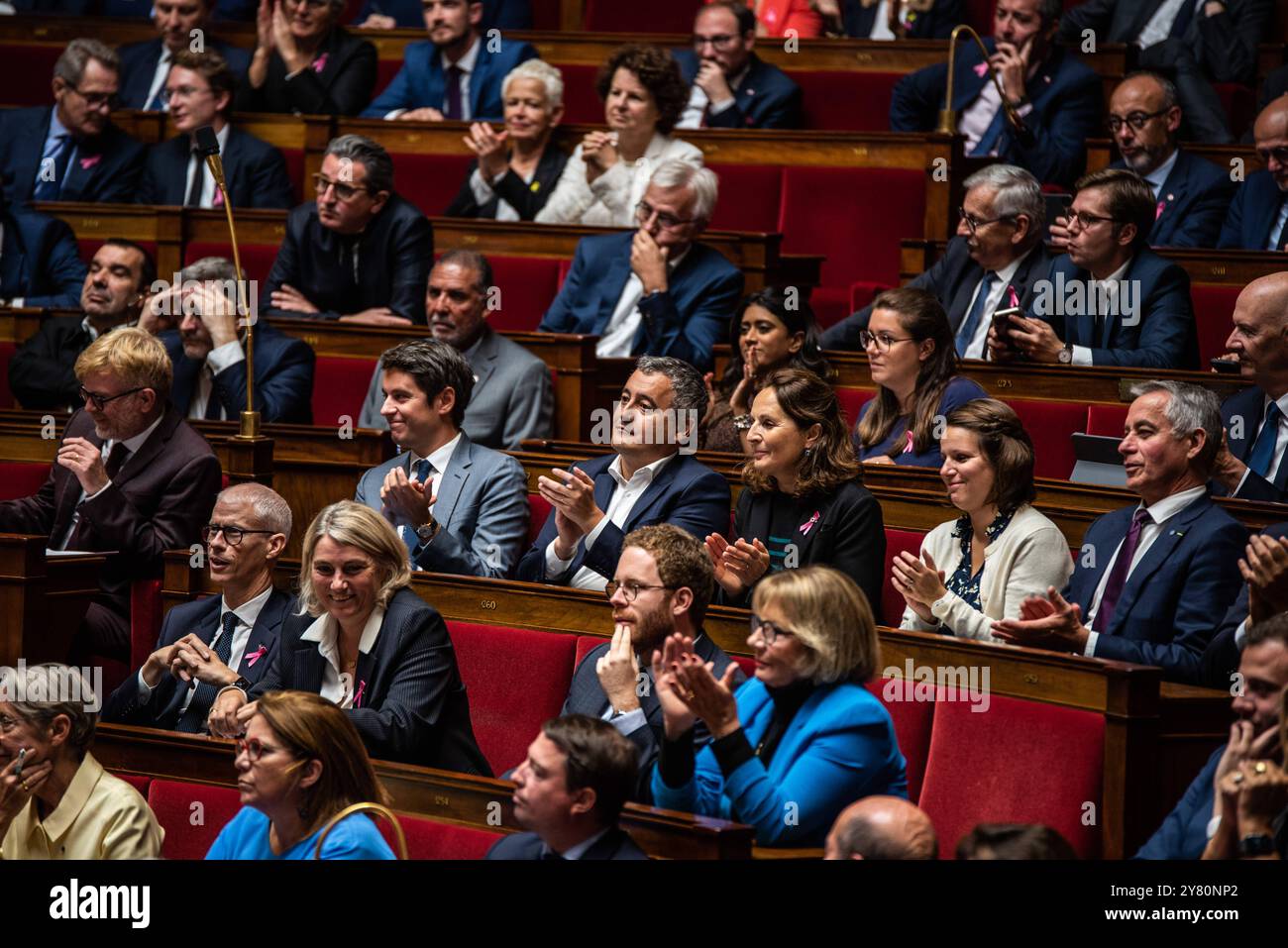 FRANKREICH-POLITIK-REGIERUNG-PARLAMENT zahlreiche Mitglieder der früheren Regierung des ehemaligen Premierministers Gabriel Attal im Parlament bei der allgemeinen politischen Rede des neuen Premierministers Michel Barnier. Gerald Darmanin, Prisca Thevenot, Frank Riester, Marc Fesneau sind sichtbar. Paris, 1. Oktober 2024. PARIS ILE-DE-FRANCE FRANKREICH URHEBERRECHT: XANDREAXSAVORANIXNERIX FRANCE-POLITICS-GOVERNMENT-PARLI ASAVORANINERI-42 Stockfoto