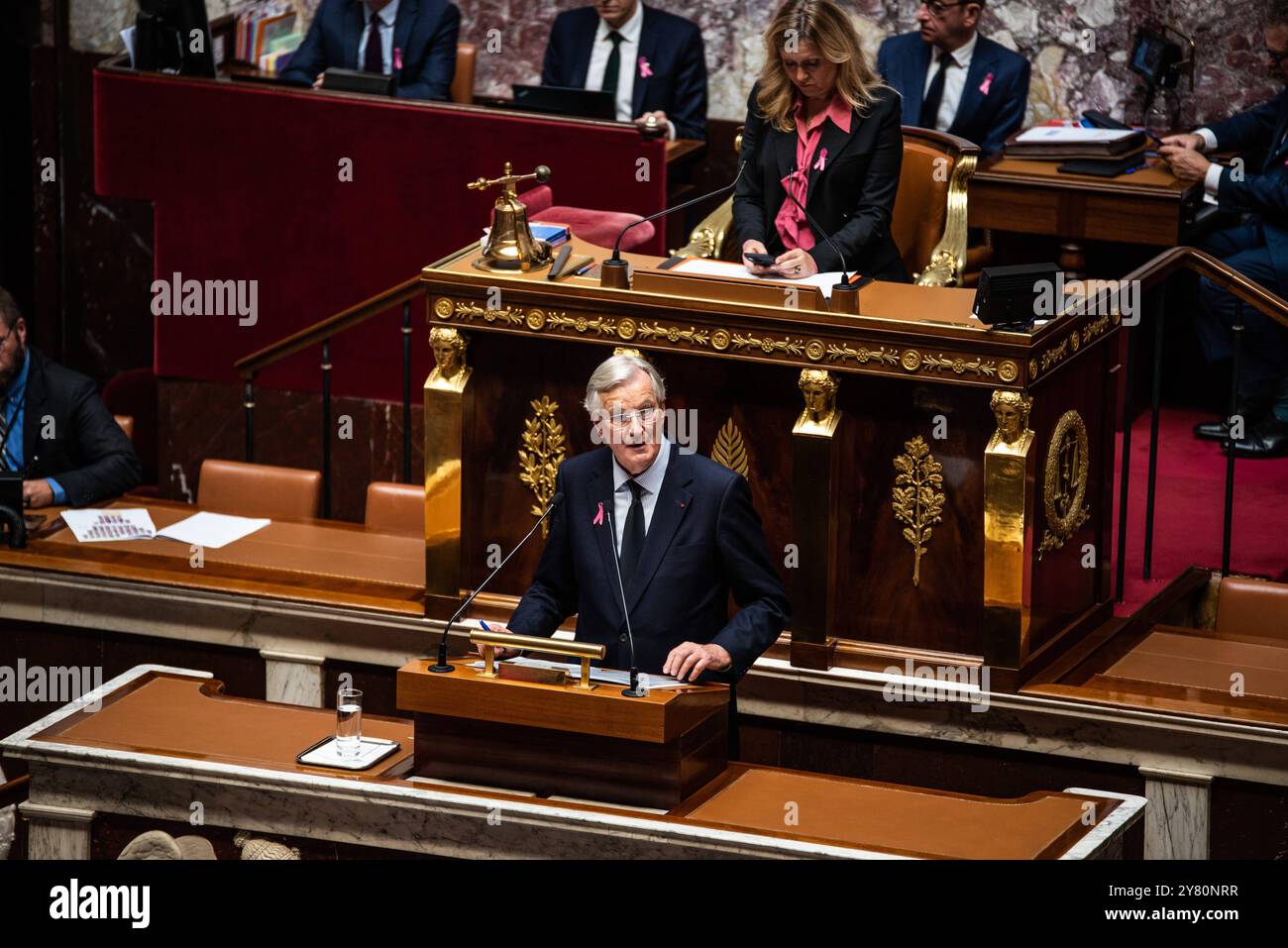 FRANKREICH-POLITIK-REGIERUNG-PARLAMENT-Premierminister Michel Barnier wurde im Parlament von Mitte-Links- und linken Parteien während seiner allgemeinen politischen Rede stark gefordert. Paris, 1. Oktober 2024. PARIS ILE-DE-FRANCE FRANKREICH URHEBERRECHT: XANDREAXSAVORANIXNERIX FRANCE-POLITICS-GOVERNMENT-PARLI ASAVORANINERI-58 Stockfoto