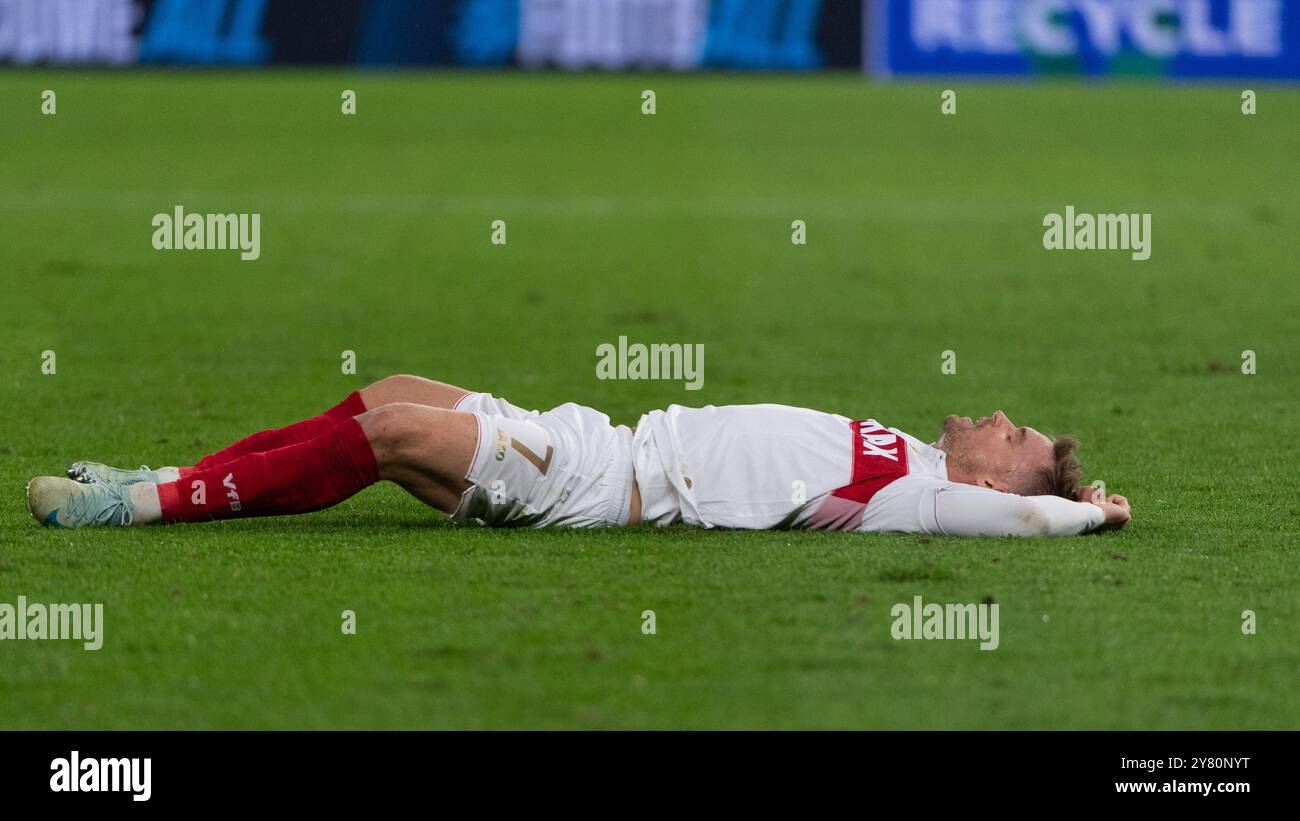 Nach spielende Entaeuschung, Frust bei Maximilian Mittelstaedt (VfB Stuttgart, #07) am Boden GER, VfB Stuttgart vs. AC Sparta Prag, Fussball, Herren, UEFA Champions League, 2. Spieltag, Spielzeit 2024/2025, 01.10.2024, Foto: Eibner-Pressefoto/Wolfgang Frank Stockfoto