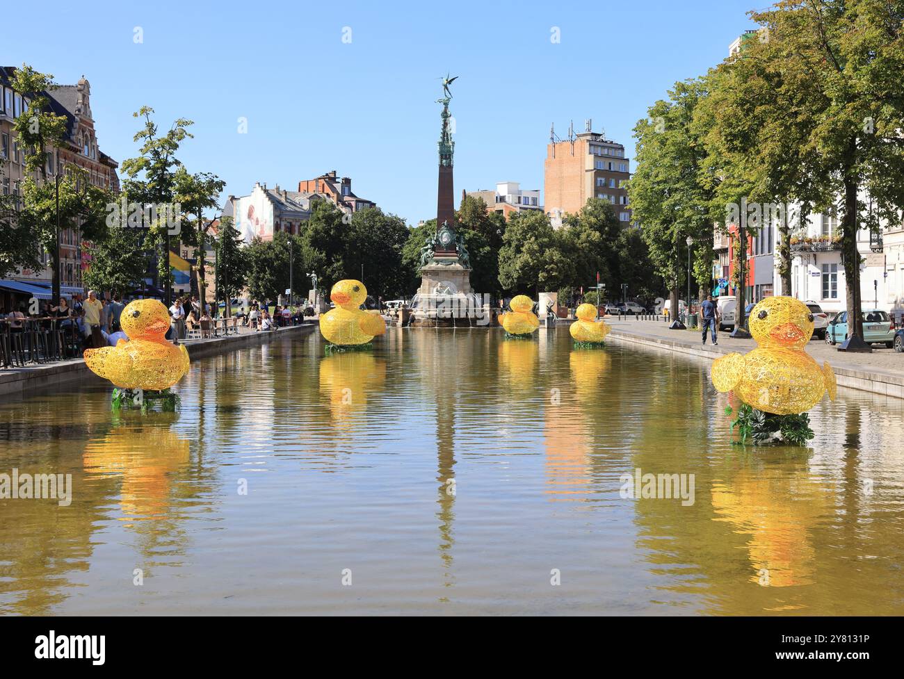 Lustige Kunstinstallationen Sommer 2024, Riesenenten, auf den Vismet