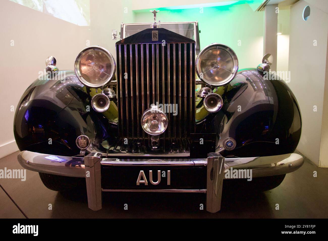 Goldfinger 1964 – Rolls-Royce Phantom III 1939. Bond in Motion Ausstellung, London Film Museum, Covent Garden, London, England. Stockfoto