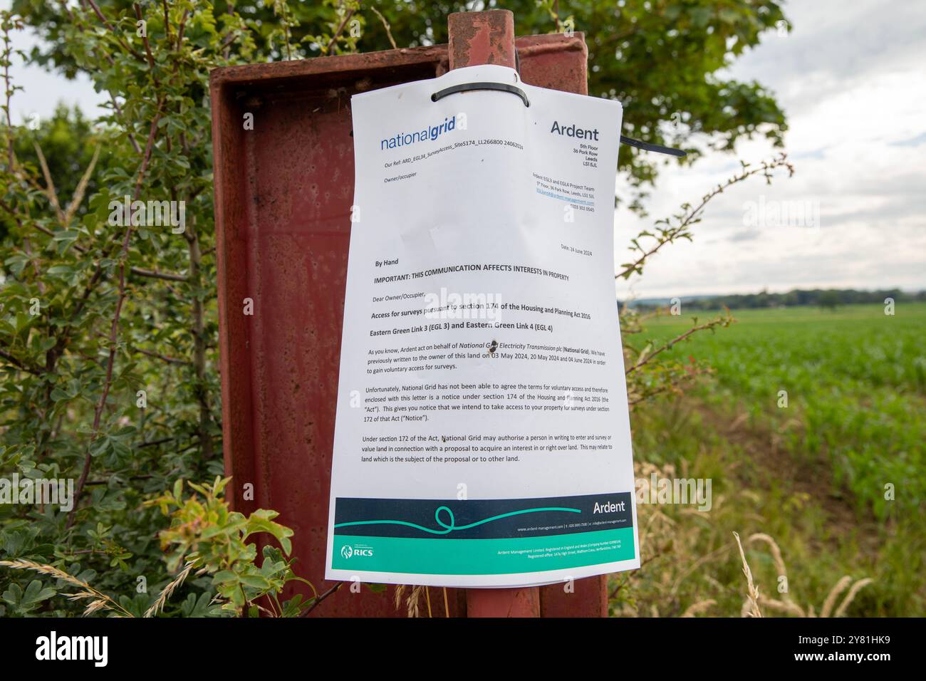 Der geplante Standort einer New National Grid Substation in Asserby nahe der Historic Town of Alford, Lincolnshire. Das Umspannwerk wird Teil eines neuen Netzes aus oberer und unterirdischer Stromleitung sein, das Strom vom Offshore-Windpark auf die Ostküste Englands hinauf und hinunter transportiert. Stockfoto