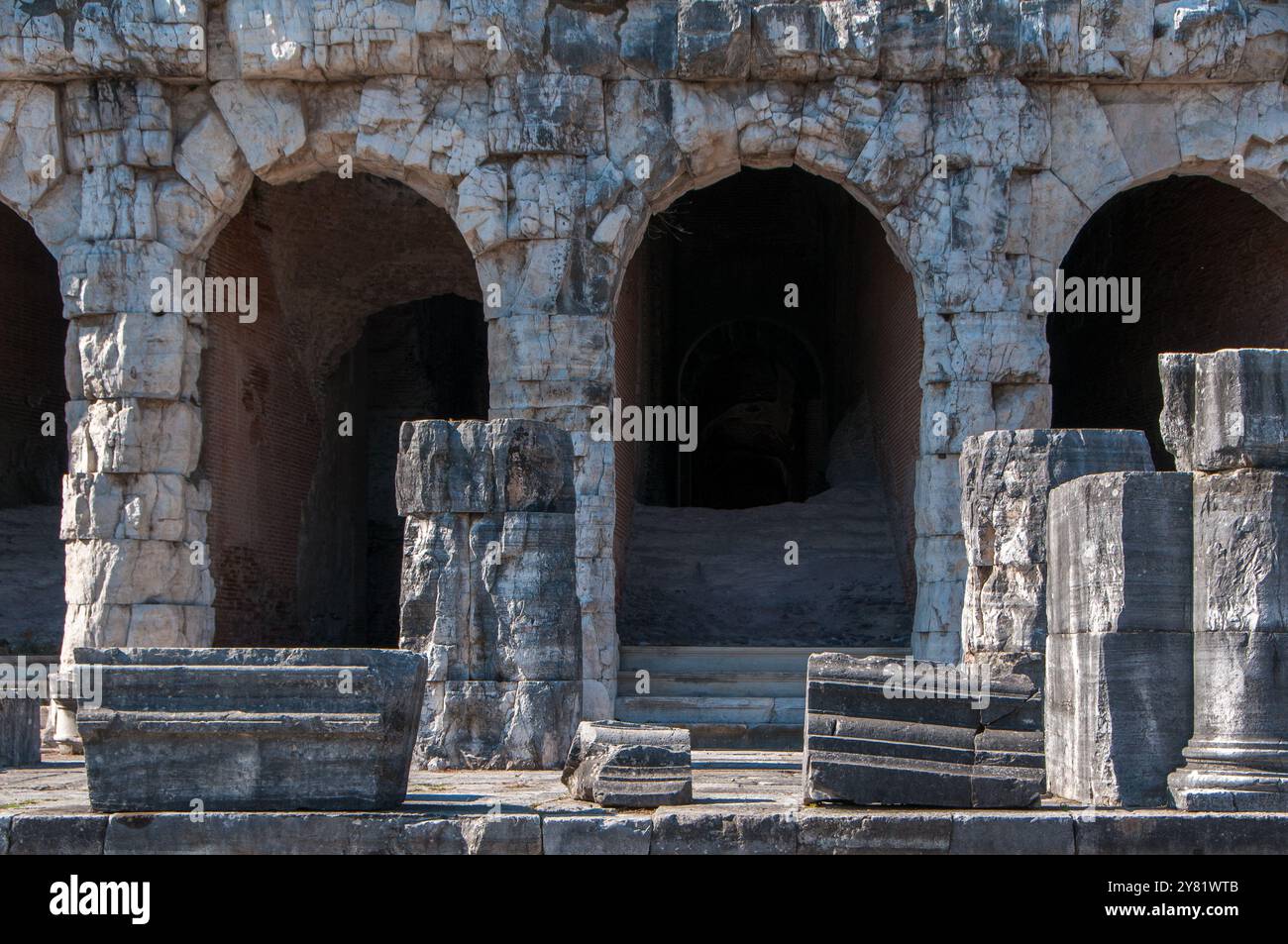 Anfiteatro campano edificato sul modello del Colosseo di Roma / Campanisches Amphitheater nach dem Vorbild des Kolosseums in Rom Stockfoto